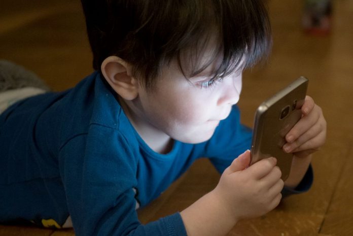 como evitar hijo adicto al celular