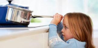 ¿Es ilegal dejar a los niños solos en casa? ¿Es ilegal dejar a los niños solos en casa?